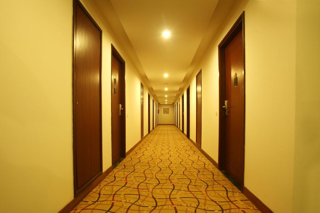 Continent Nakodar Hotel & Resorts Luaran gambar