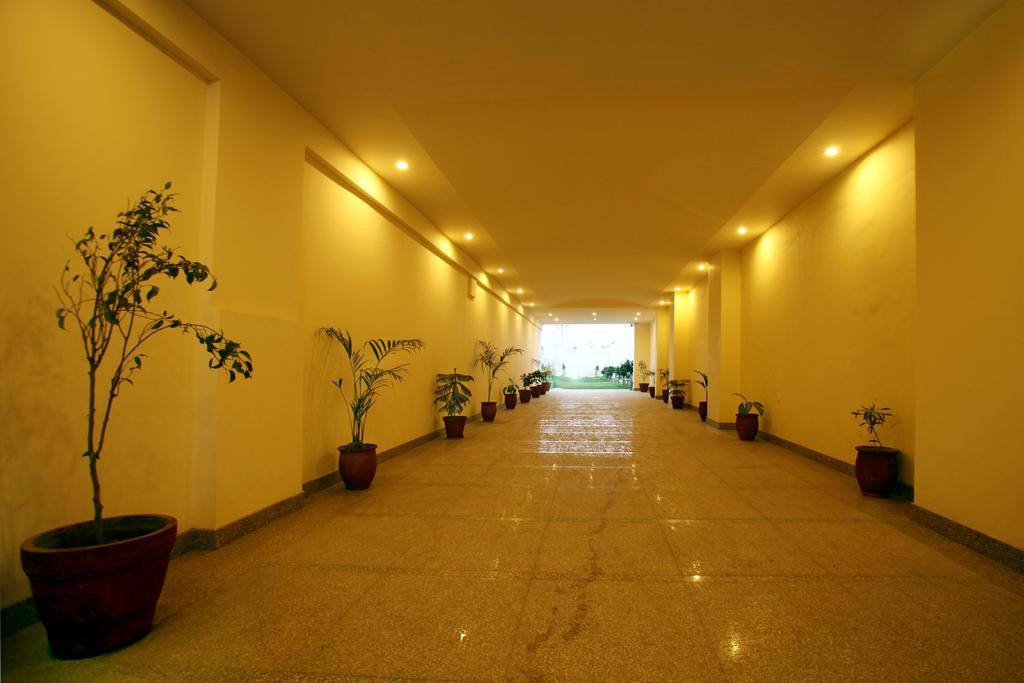 Continent Nakodar Hotel & Resorts Luaran gambar