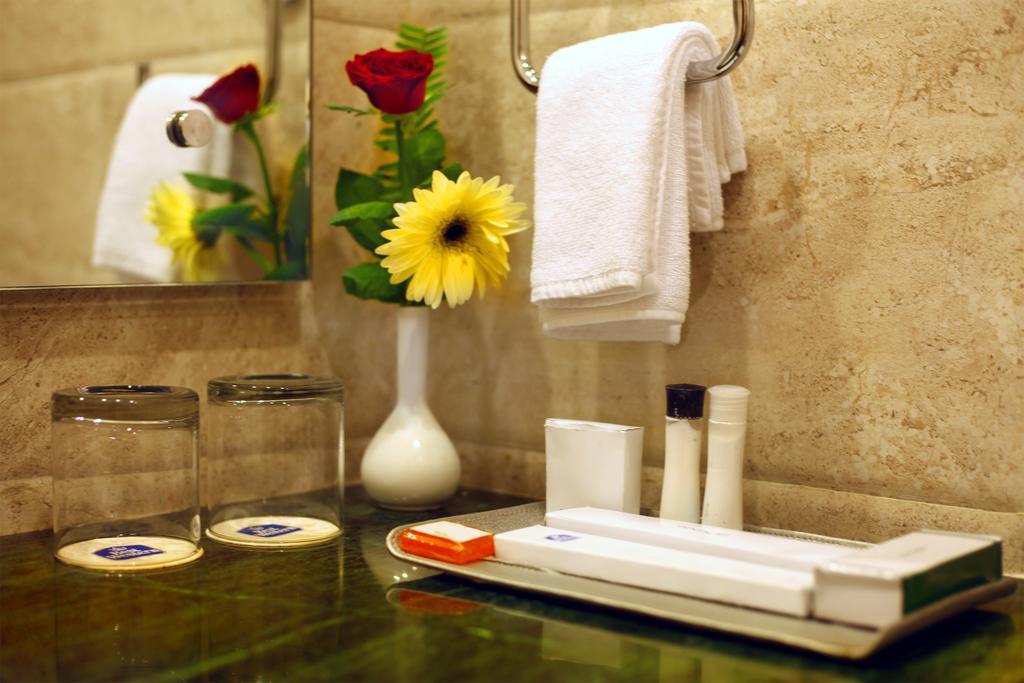 Continent Nakodar Hotel & Resorts Luaran gambar