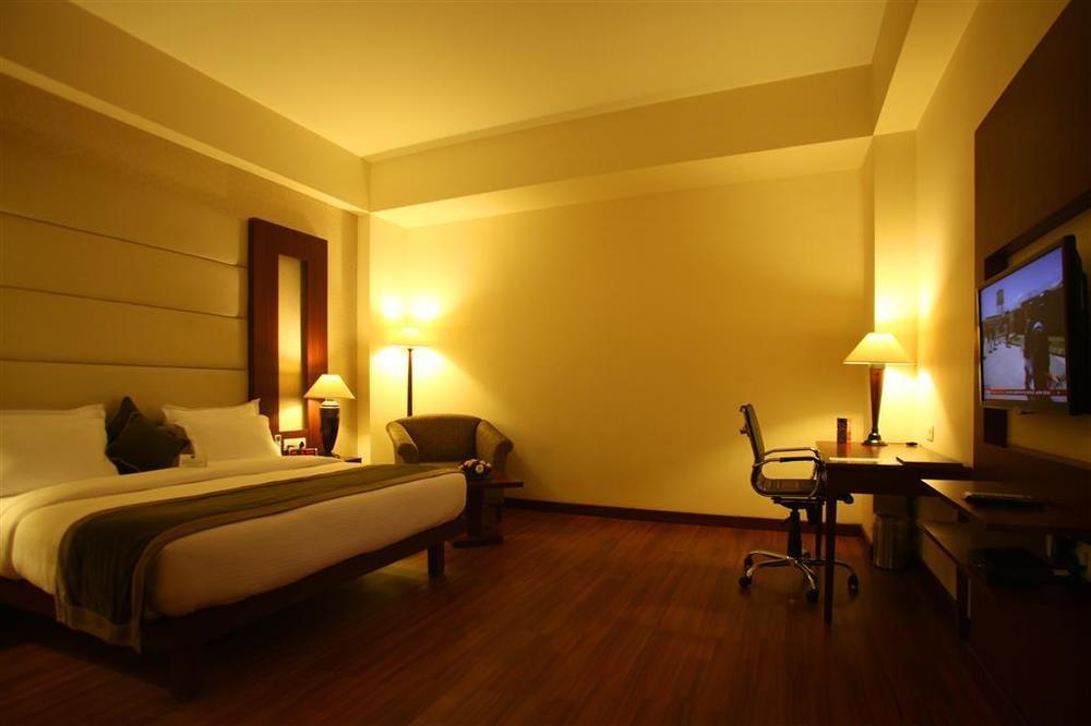 Continent Nakodar Hotel & Resorts Bilik gambar