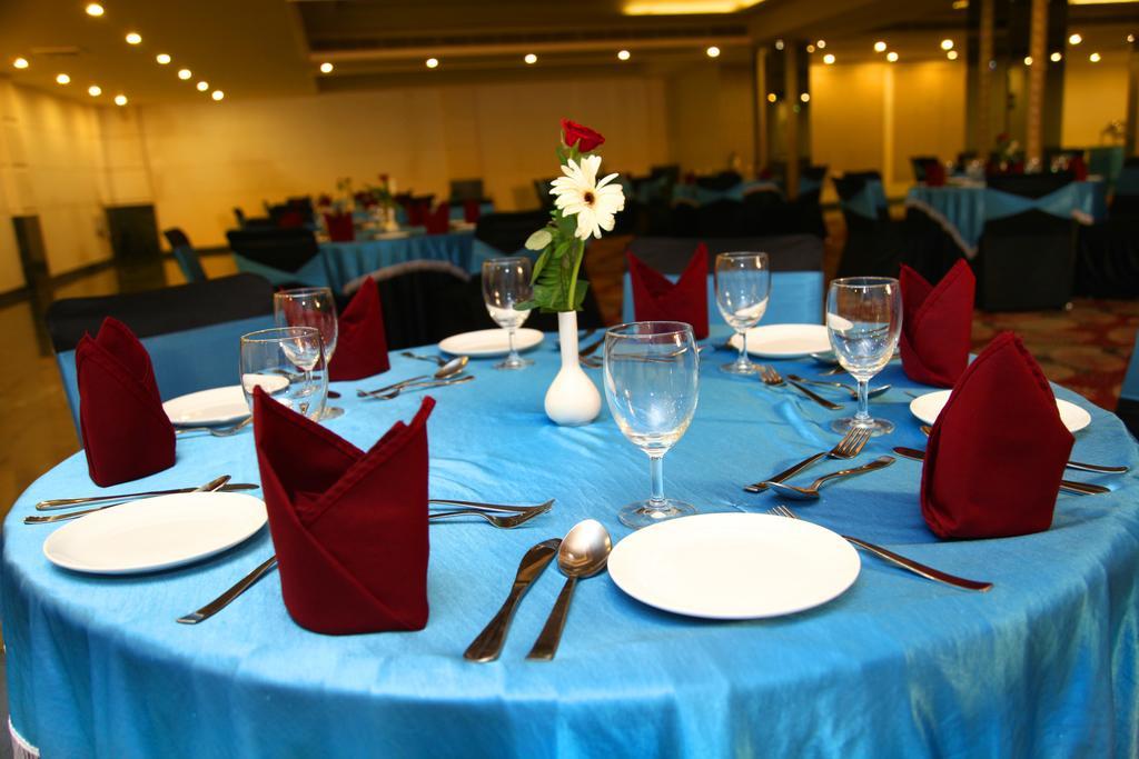Continent Nakodar Hotel & Resorts Luaran gambar