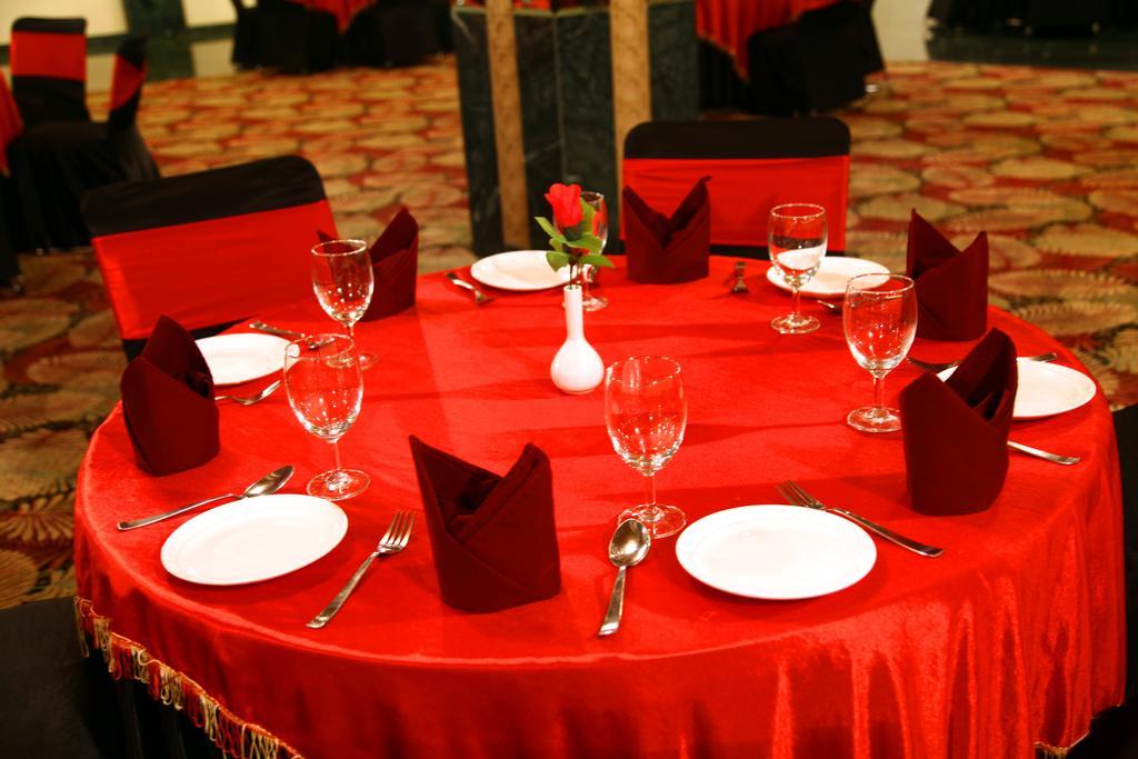 Continent Nakodar Hotel & Resorts Luaran gambar