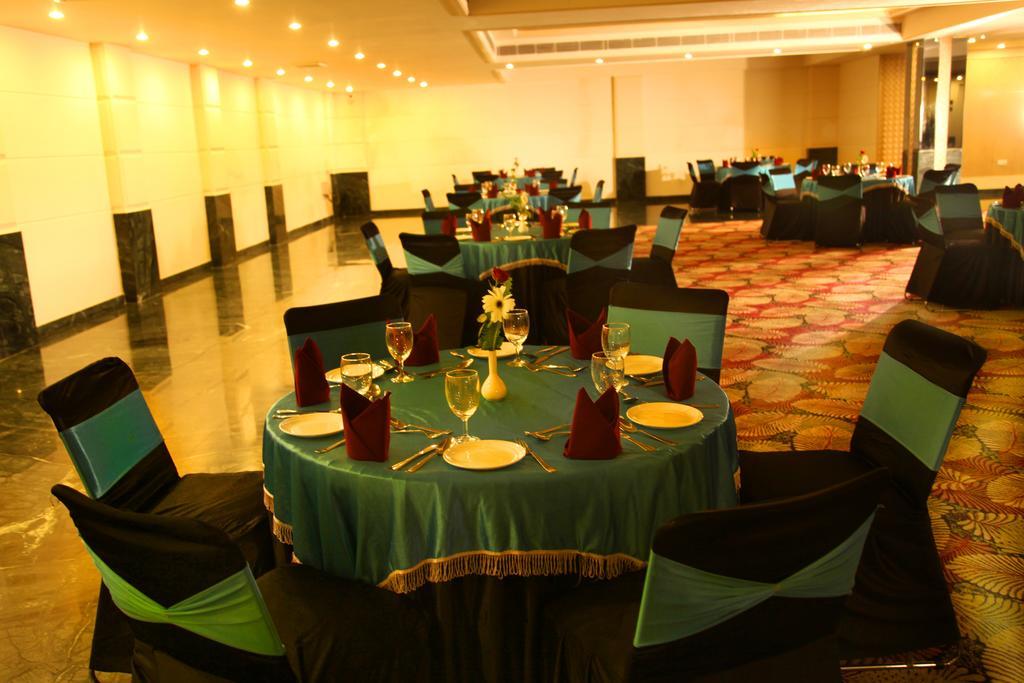 Continent Nakodar Hotel & Resorts Luaran gambar