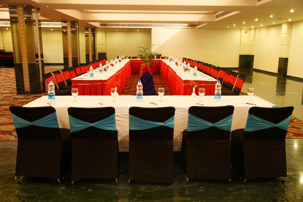 Continent Nakodar Hotel & Resorts Luaran gambar