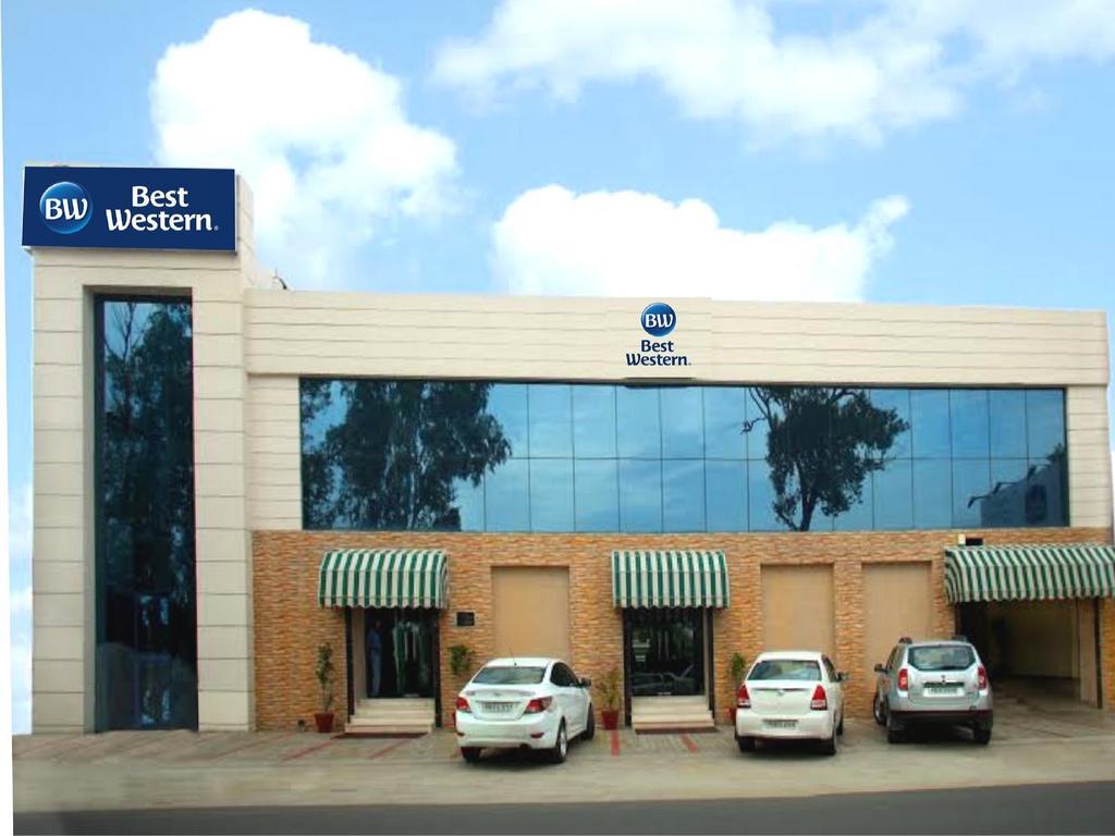 Continent Nakodar Hotel & Resorts Luaran gambar