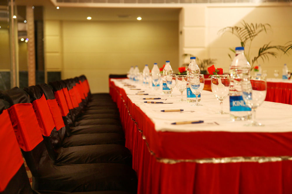 Continent Nakodar Hotel & Resorts Luaran gambar