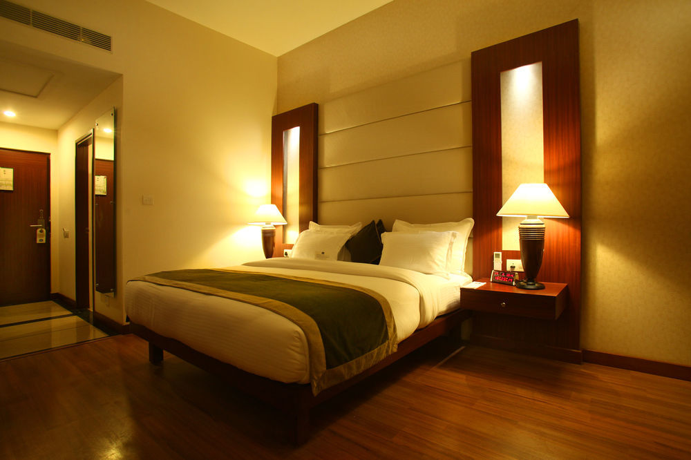 Continent Nakodar Hotel & Resorts Luaran gambar