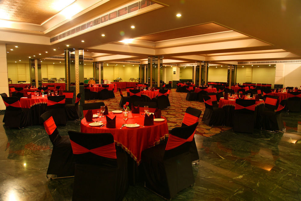 Continent Nakodar Hotel & Resorts Luaran gambar