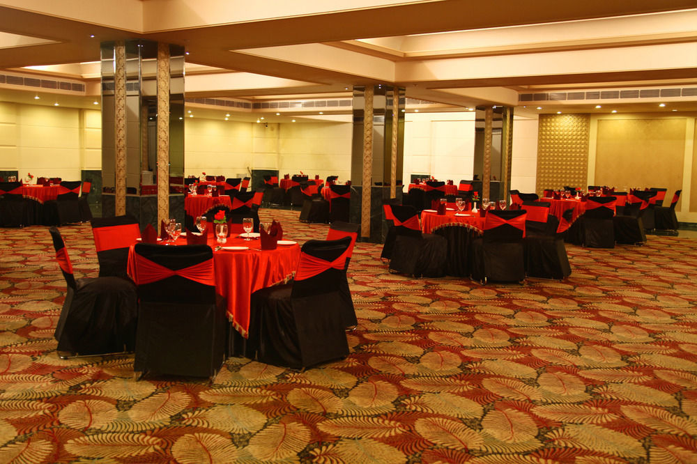 Continent Nakodar Hotel & Resorts Luaran gambar