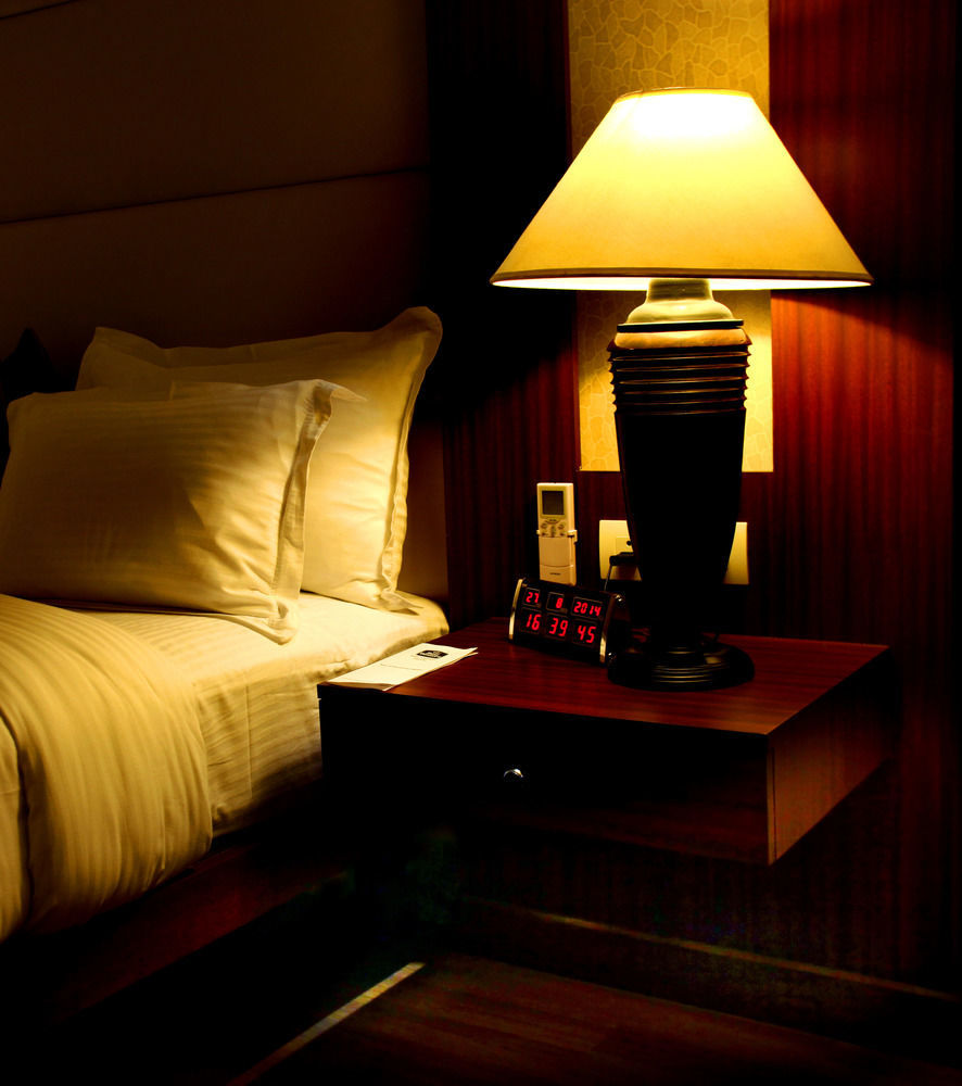 Continent Nakodar Hotel & Resorts Luaran gambar