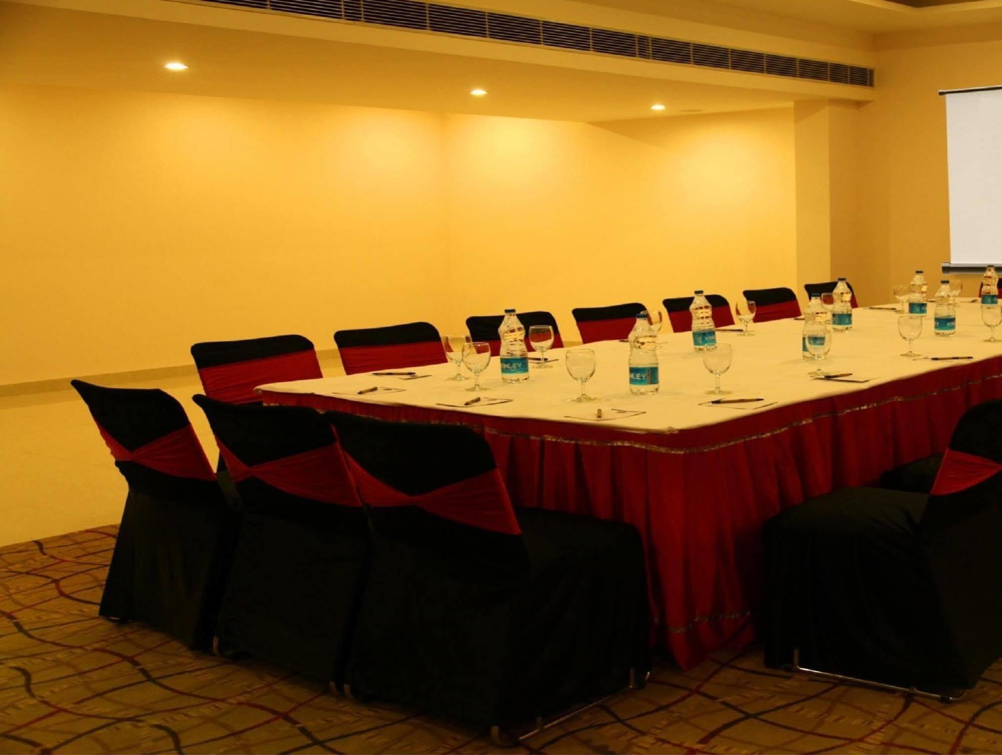 Continent Nakodar Hotel & Resorts Luaran gambar